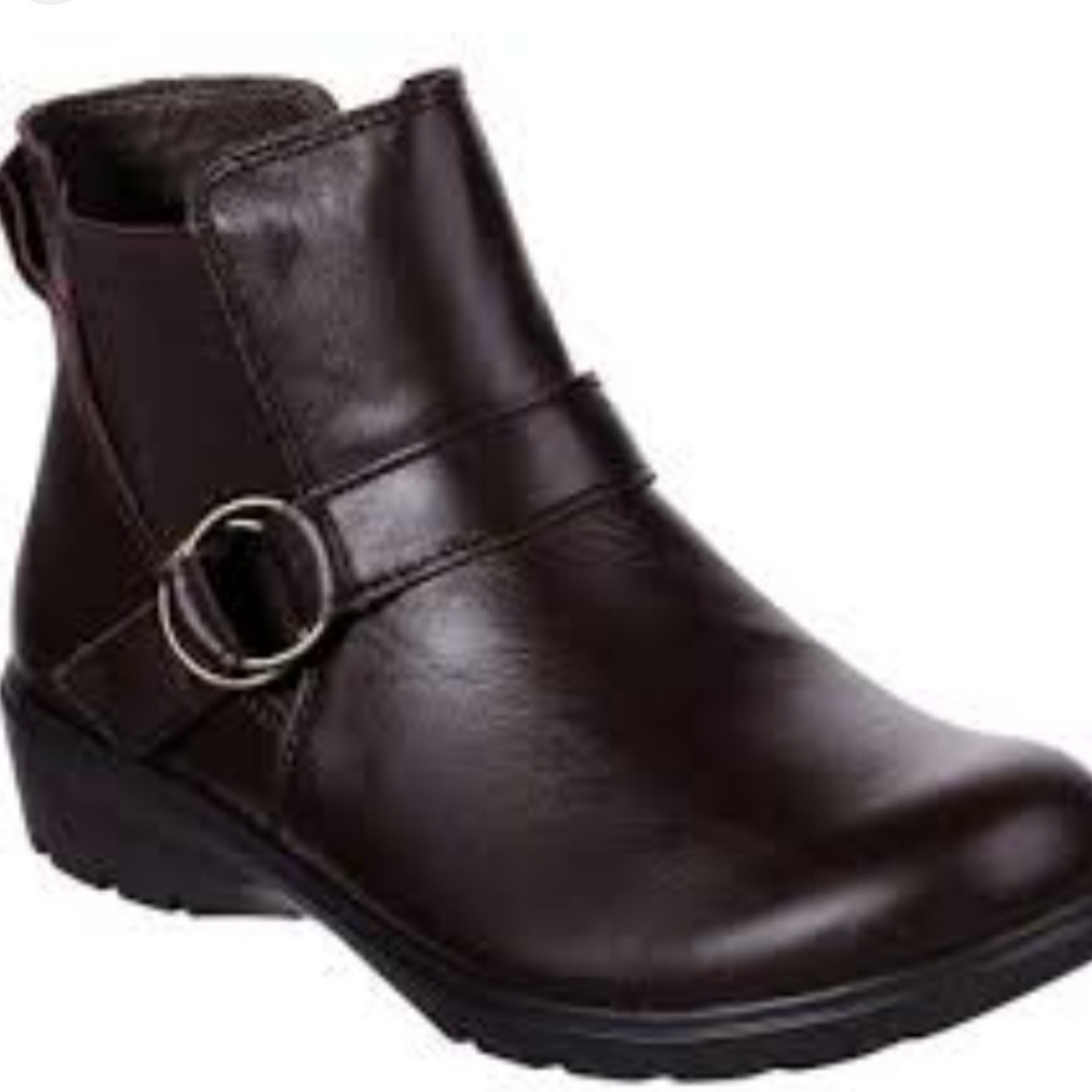 SKETCHERS/BROWN RELAXED FIT BOOTS WITH COOLED MEMORY FOAM / SIZE 8